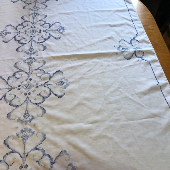 Vintage Hand Embroidered Table Cloth Rectangular - Picture 7 of 9